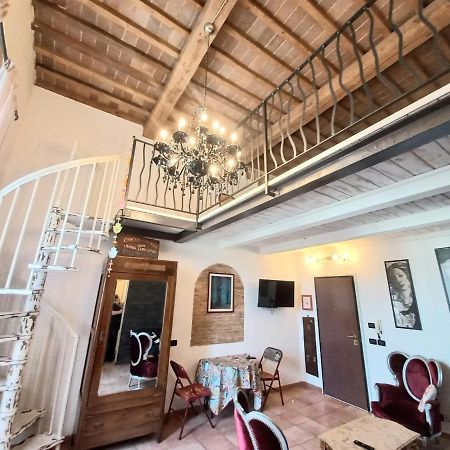 L'Ora Delle Streghe B&B Centralissimo Ліворно Екстер'єр фото
