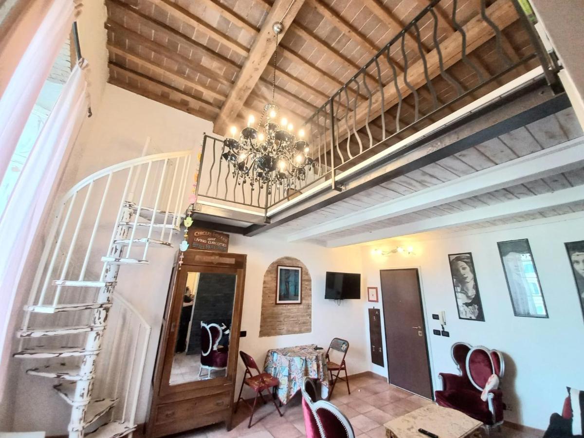L'Ora Delle Streghe B&B Centralissimo Ліворно Екстер'єр фото