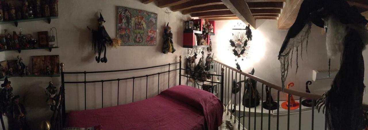 L'Ora Delle Streghe B&B Centralissimo Ліворно Екстер'єр фото